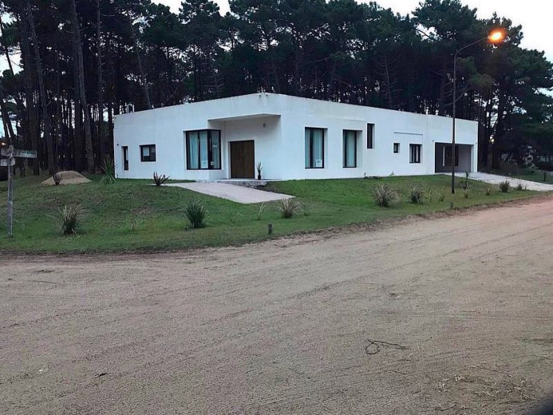 Casa en Pinamar Alamos 250m 1500m terreno Excelente esquina